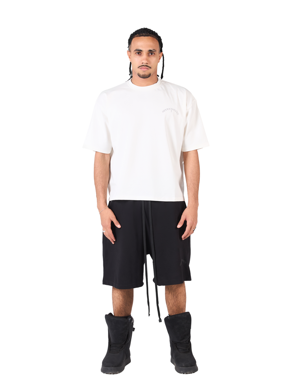 SEVENTSEVEN WHITE T-SHIRT X  BLACK SHORTS
